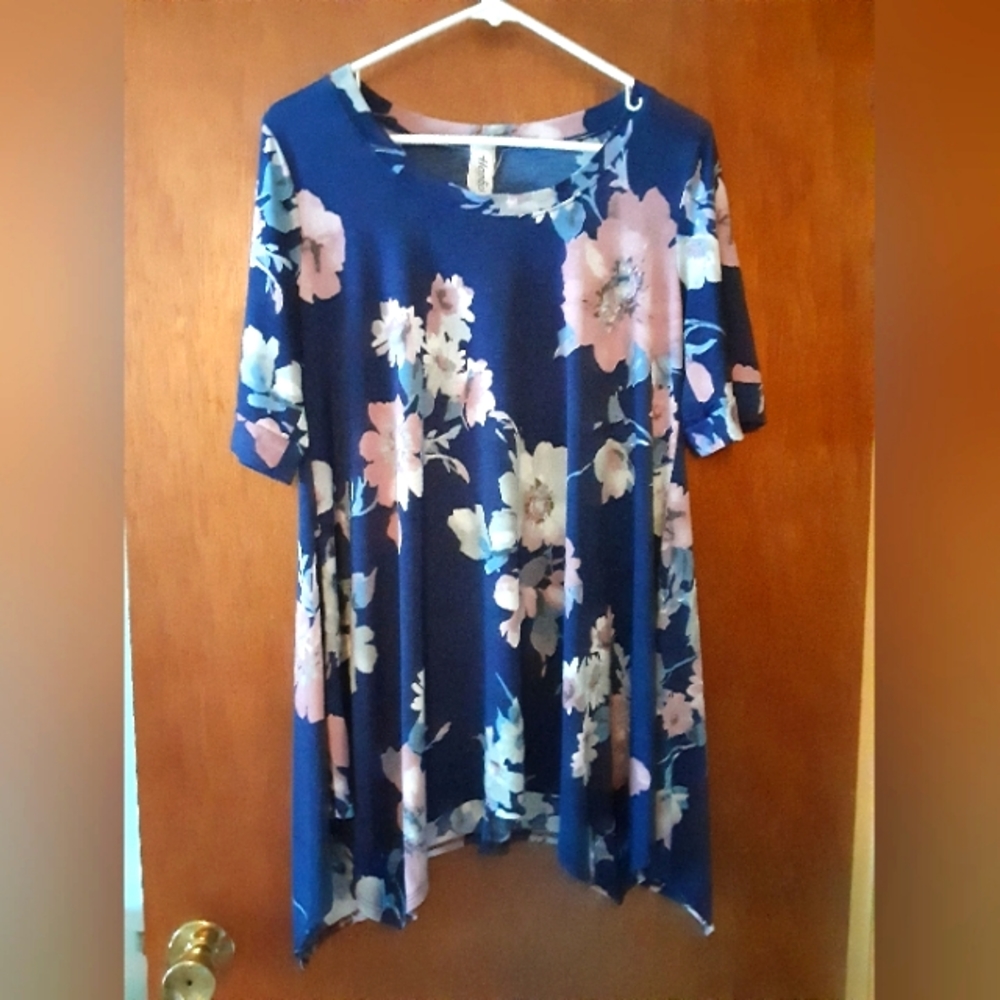 Womens XL Tunic Style Floral Top